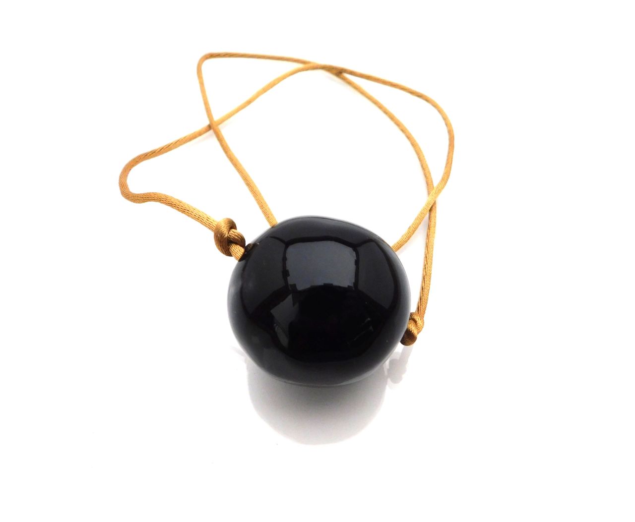 " Fekete gömb " kerámia nyaklánc