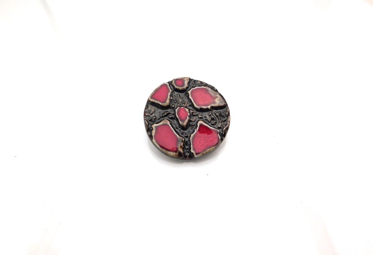 " Piros és bronz " kerámia kitűző