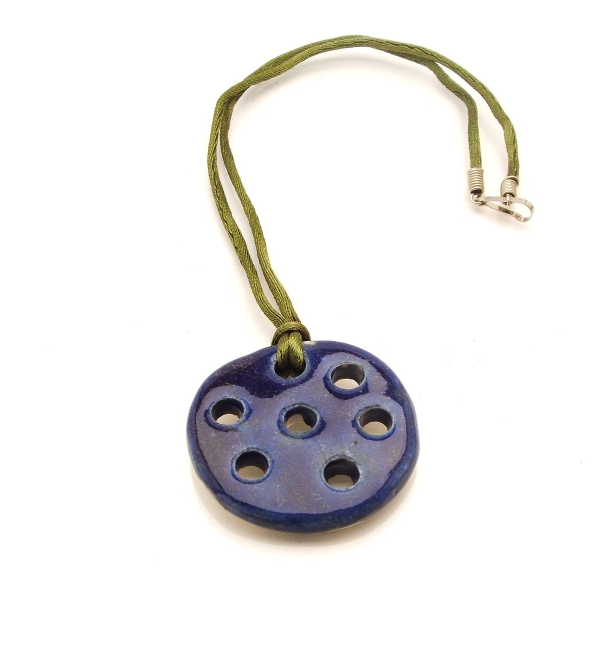 " Kék lyukas " kerámia medál