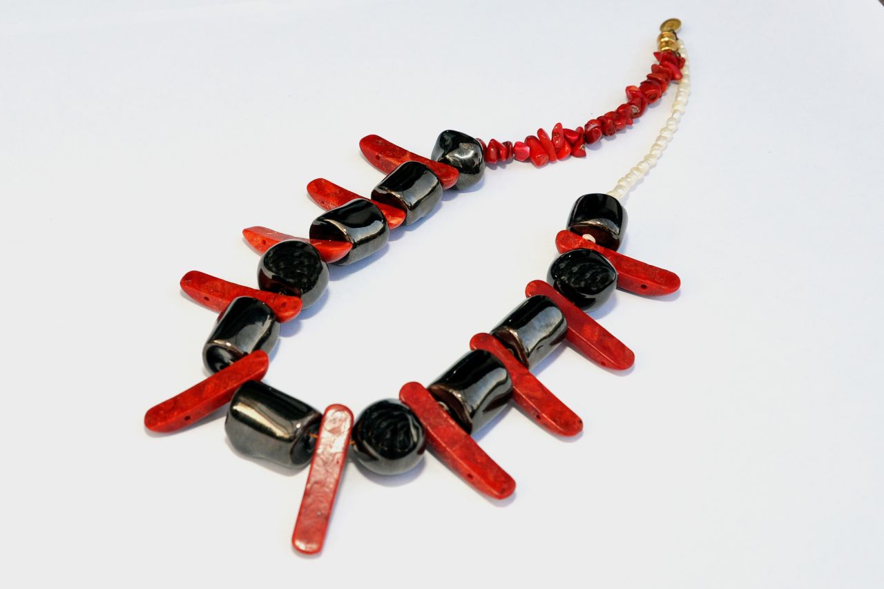 " Bronz és korall " kerámia nyakék